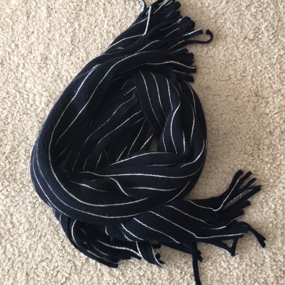 Navy thick scarf